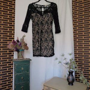 🖤 NWT ISSI Black Lace Mini Dress | Elegant Party & Date Night Attire, Size M